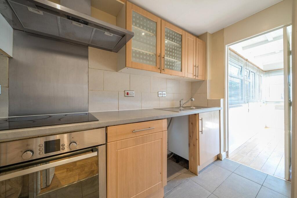 House in Dartford - More