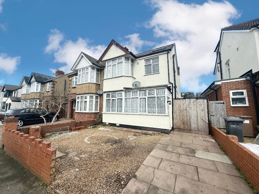 Main image of property: Cranleigh Gardens, New Bedford Road Area, Luton, Bedfordshire, LU3 1LT