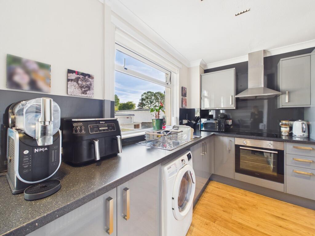 House in Shawsburn, Hareleeshill, Millburn - More