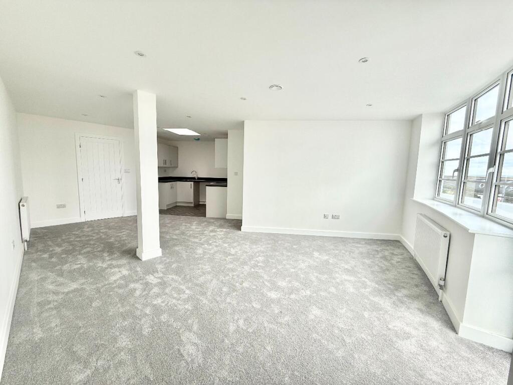 Apartment in Southend-on-Sea - View 3