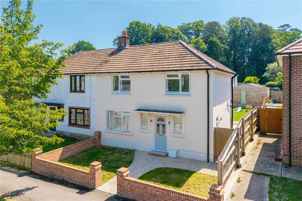 Main image of property: Elizabeth Avenue, Newbury, Berkshire, RG14