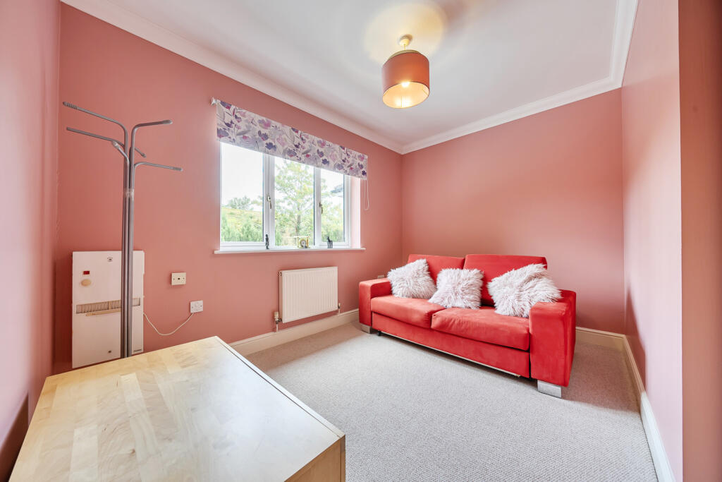 House in Sevenoaks, Riverhead - More