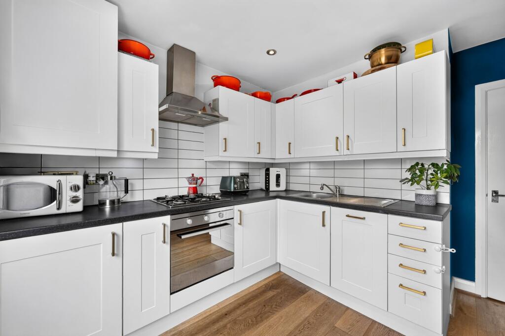 Apartment in London - View 5