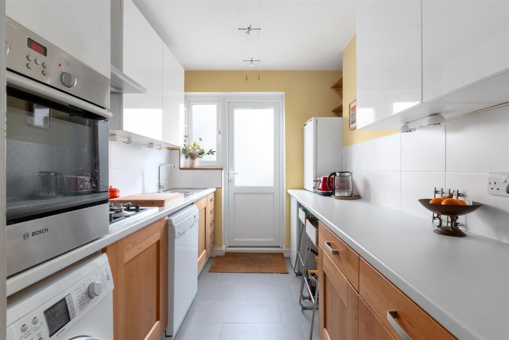 House in Sutton - View 4