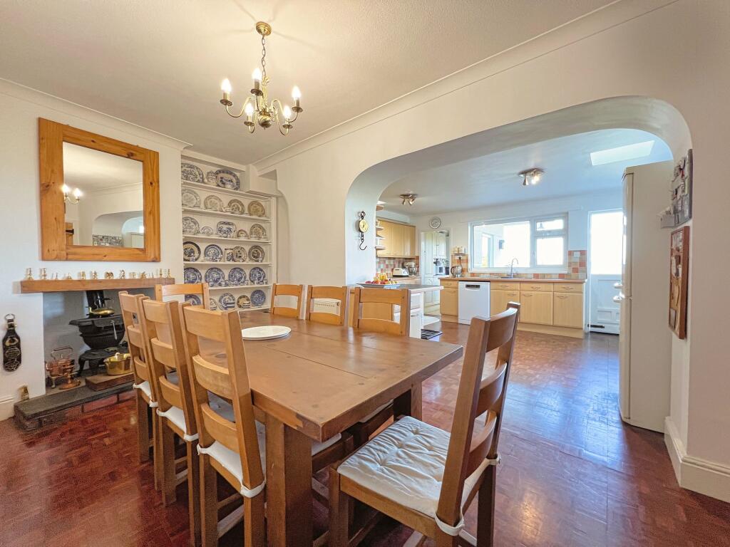 The Laurels, Leckwith Road, Llandough, The Vale of Glamorgan, CF64 2LY photo 4