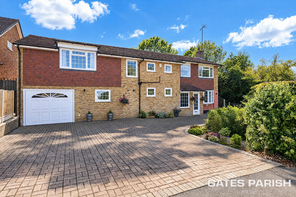 5-bed detached on Ashburnham Gardens, Upminster, RM14***Golf Course Backing***, £1,200,000