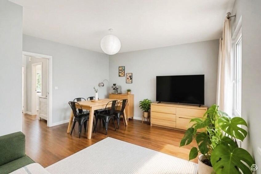 House in Bracknell, Jennett's Park, Hanworth - View 5