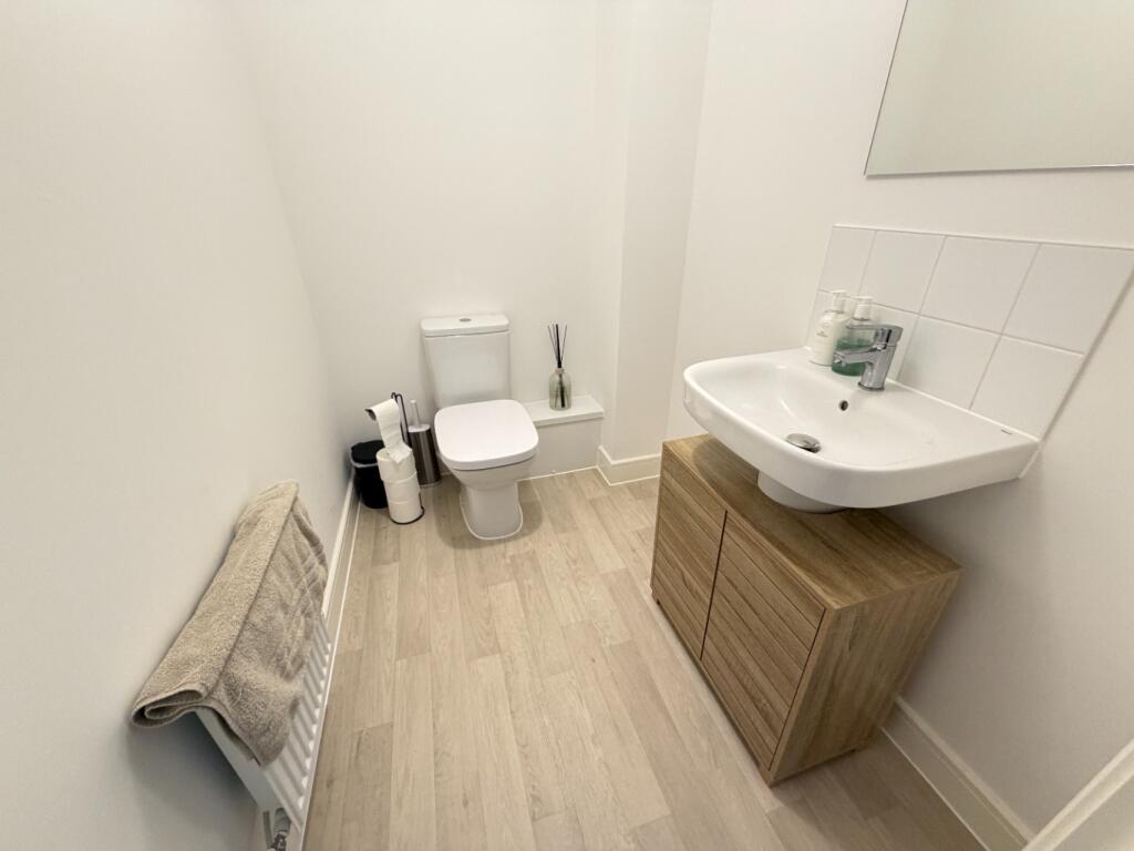 House in Houghton Regis, Bidwell, Central Bedfordshire - View 5