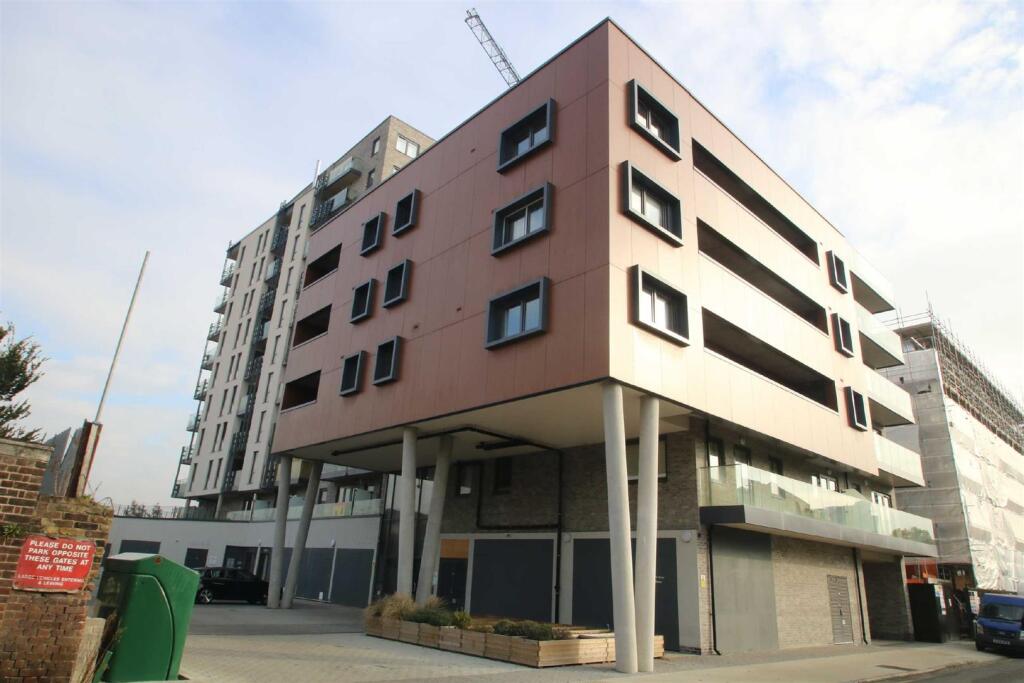 Main image of property: St. Ives Place, London, E14