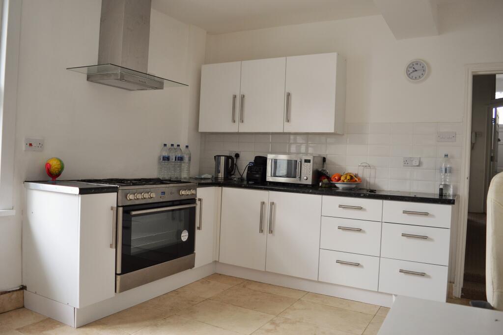 Apartment in London - View 5