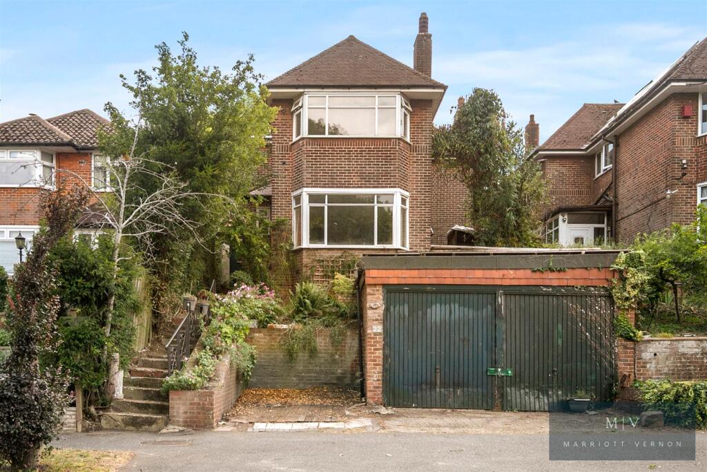4-bed detached on Mitchley Avenue, Purley, £600,000