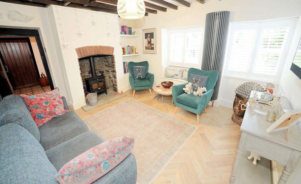 a lovely south facing garden - beautifully presented character home photo 3