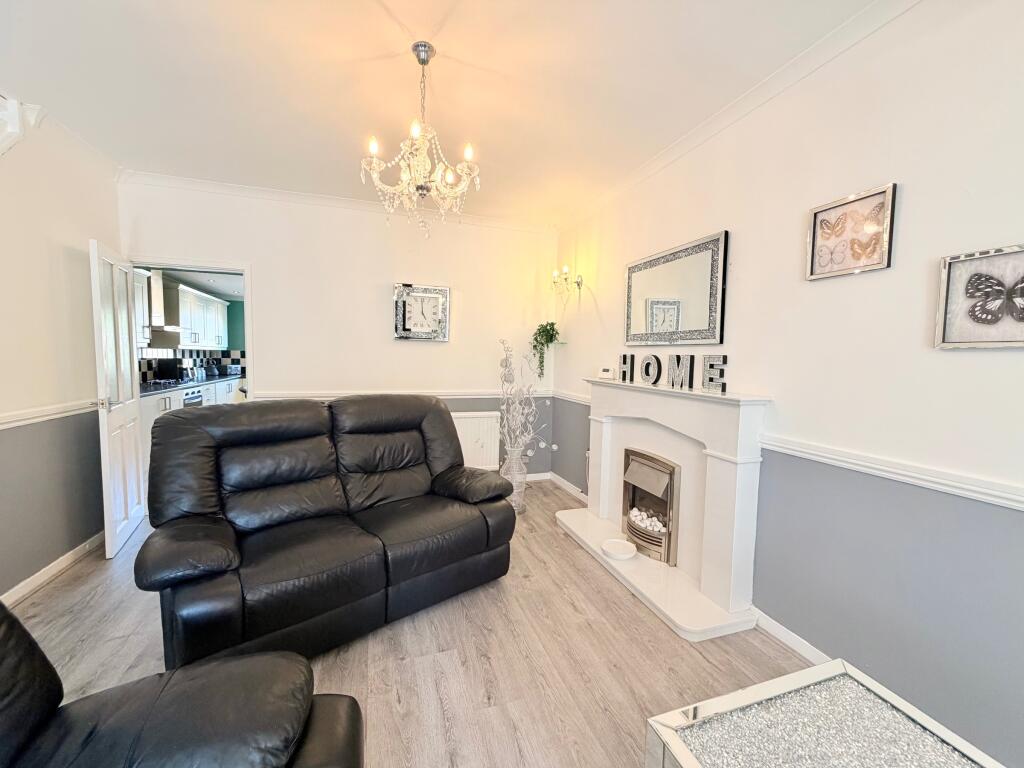 House in Cardiff, Tonyrefail - View 6