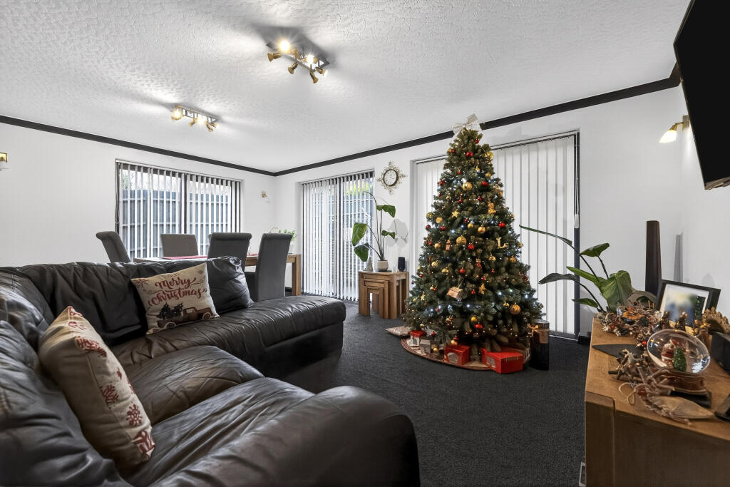 House in Dacorum, Markyate - More