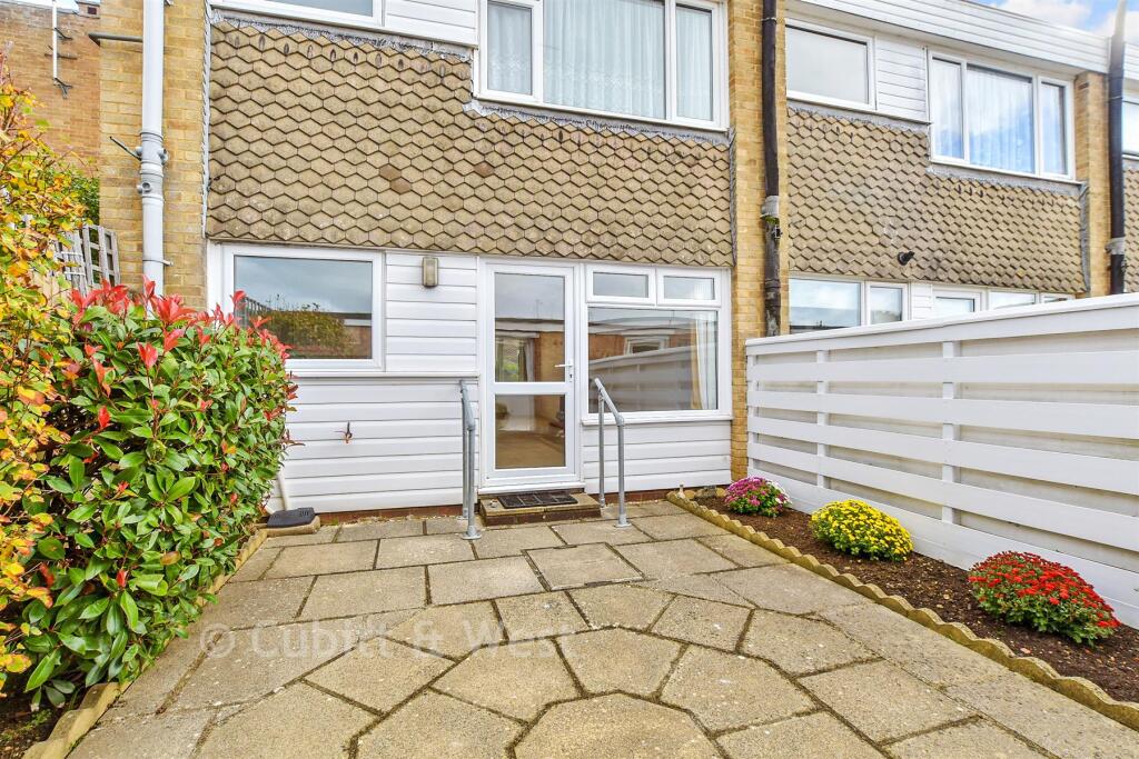 Arundel Garden, Rustington, West Sussex photo 2