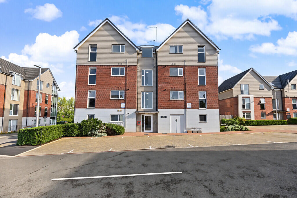 2-bed flat on Anton Close, Rugby, £175,000
