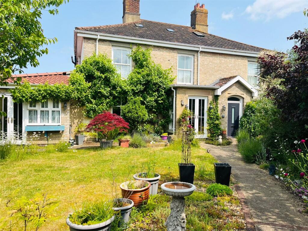 Merton Road, Watton, Thetford, Norfolk, IP25 photo 2