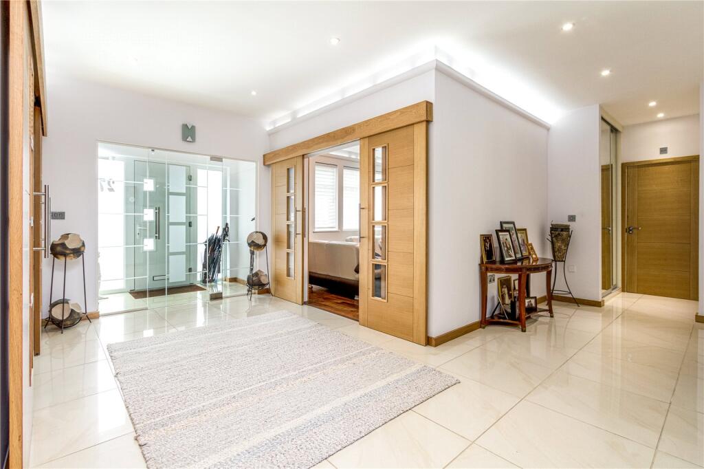 Bronwydd Avenue, Penylan, Cardiff, CF23 photo 3