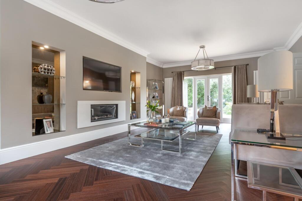 Percival Close, Oxshott, KT22 photo 3