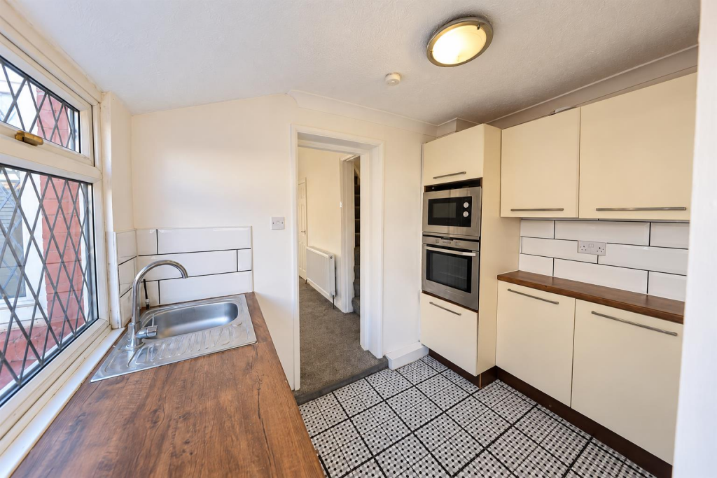 House in Hull, Kingston upon Hull - View 4