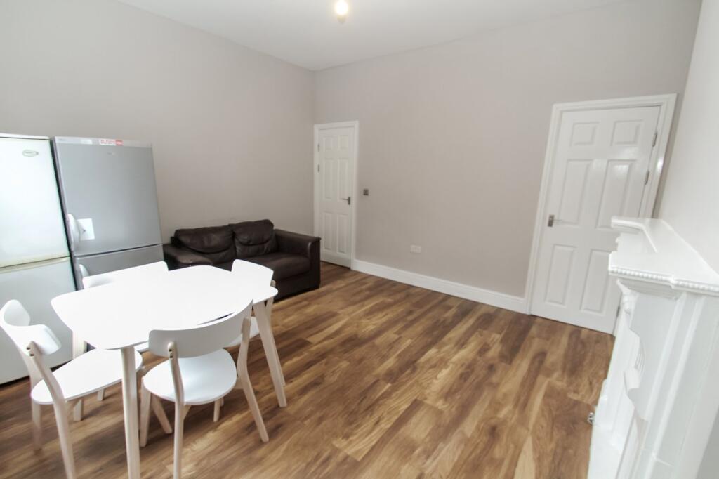 House in Leeds, Bagby Fields, Woodhouse - More