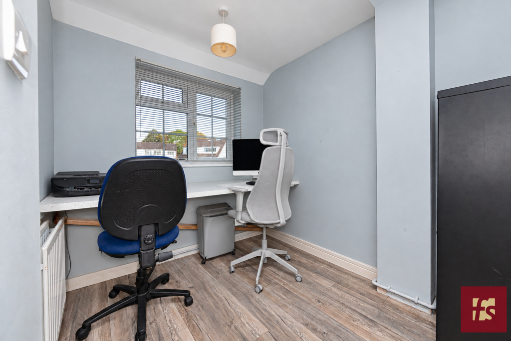 House in Bracknell, Hanworth - View 3