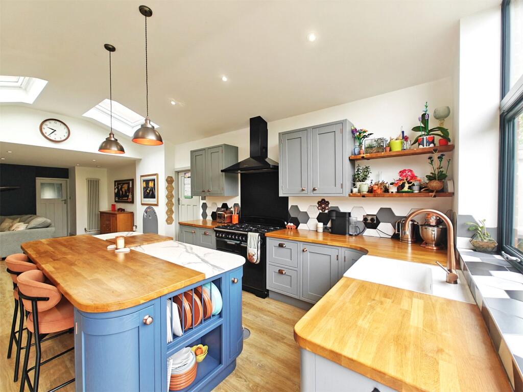 House in New Forest, Sway - View 5