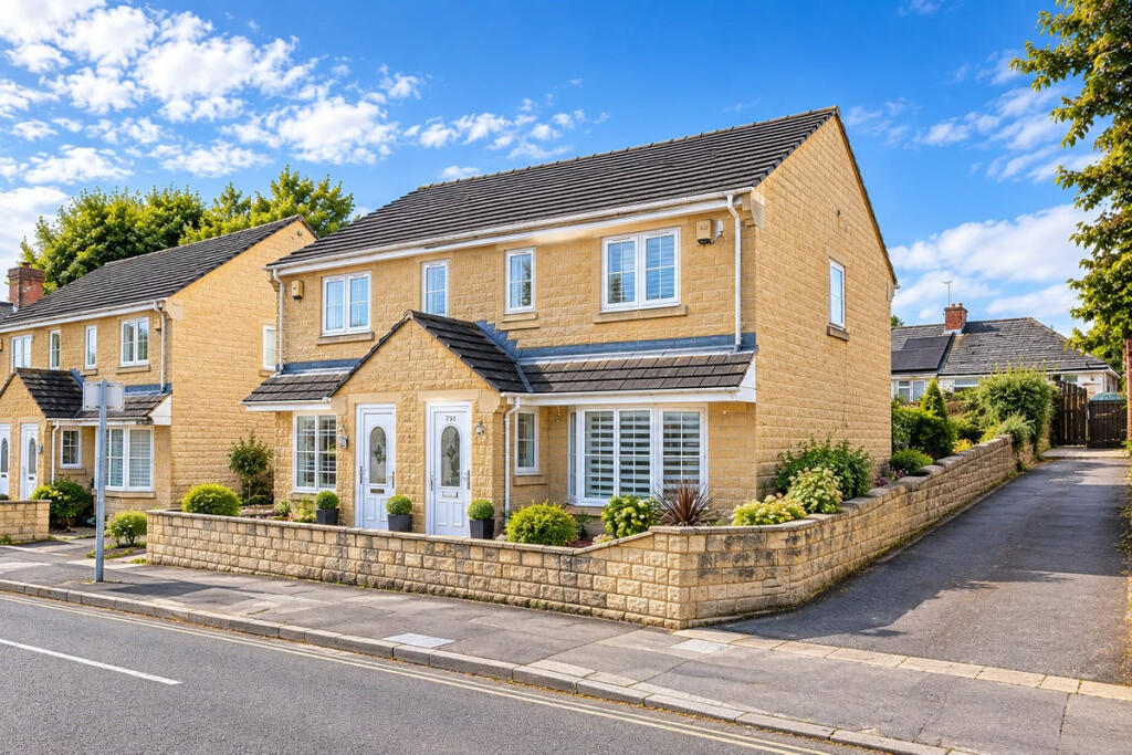Main image of property: Chesterfield Road North, Mansfield, NG19