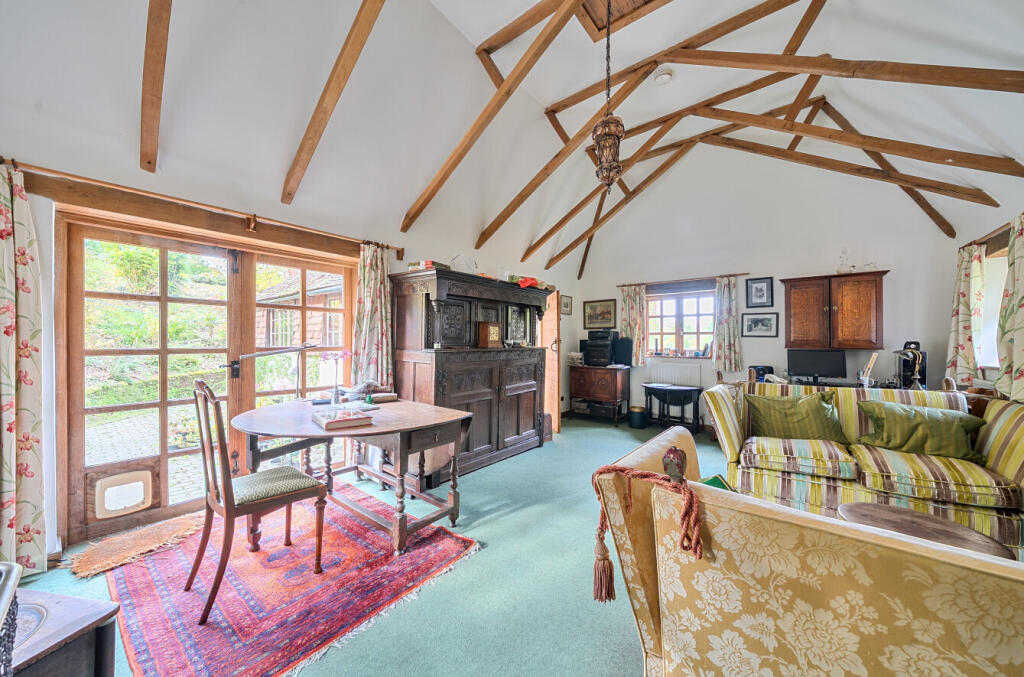 House in Redhill - View 4