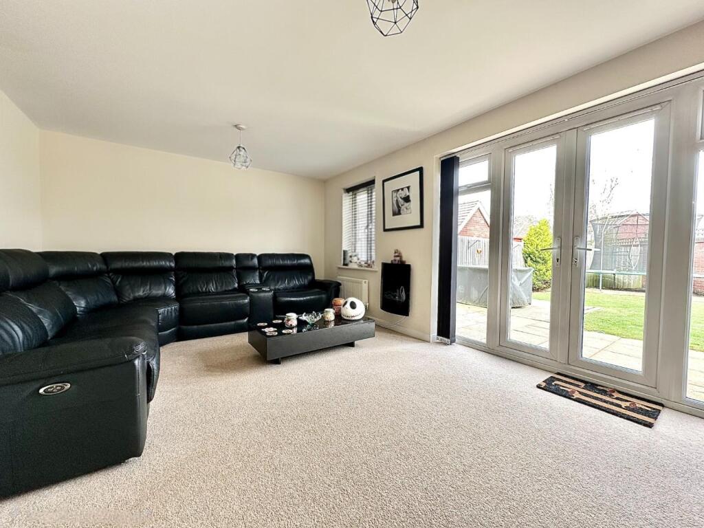 House in Northampton NN4, Pineham Lock, Hunsbury Meadows - View 4