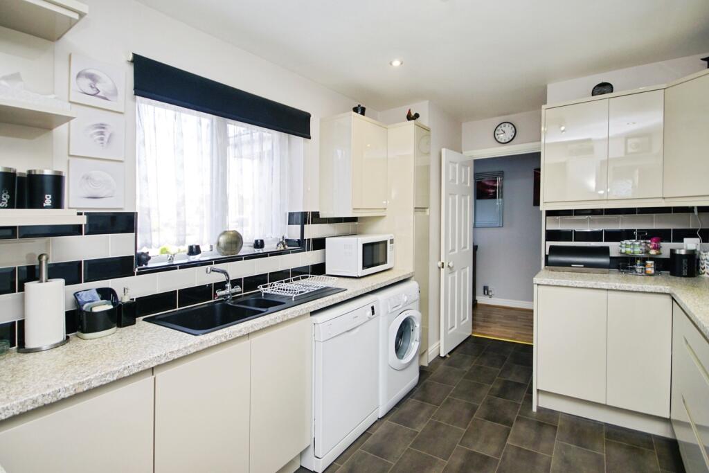 10 Aintree Drive photo 2