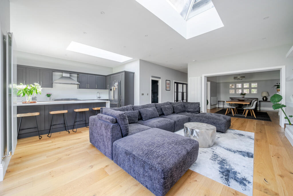 House in Weybridge - View 5