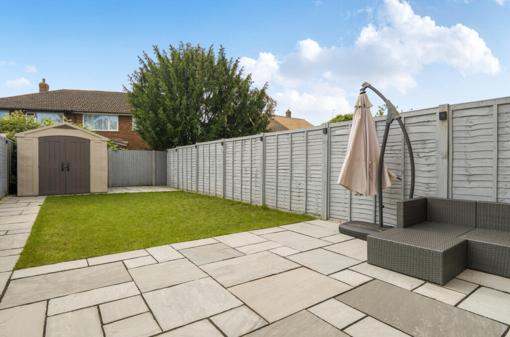 Keywood Drive, Hersham, KT12 photo 4
