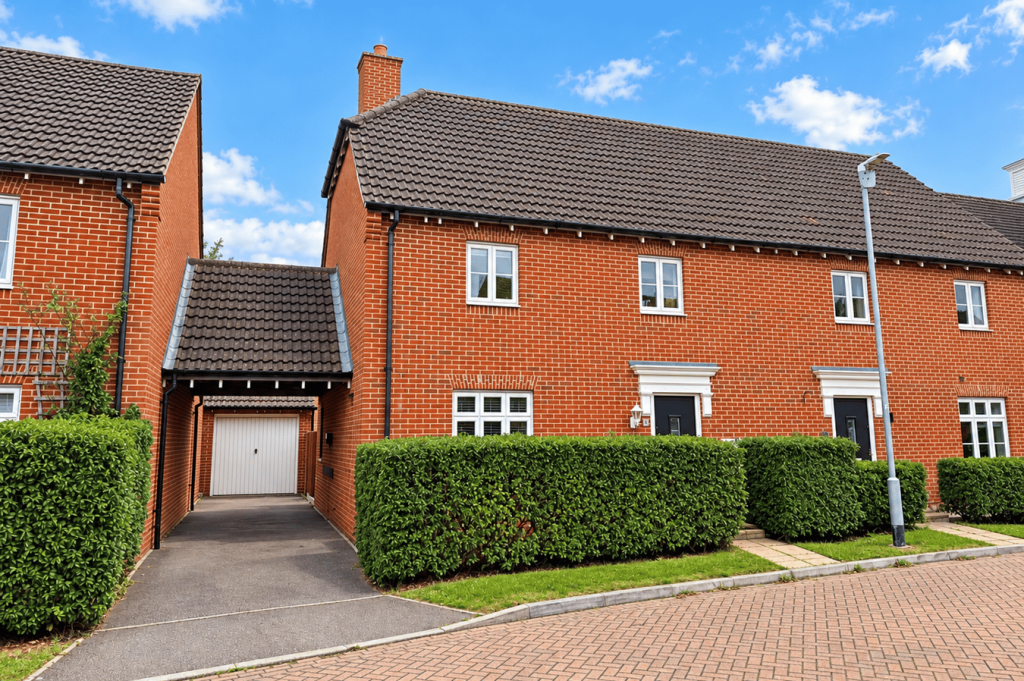 3-bed terraced on Prince Edward Way, Stotfold, Hitchin, SG5, £400,000