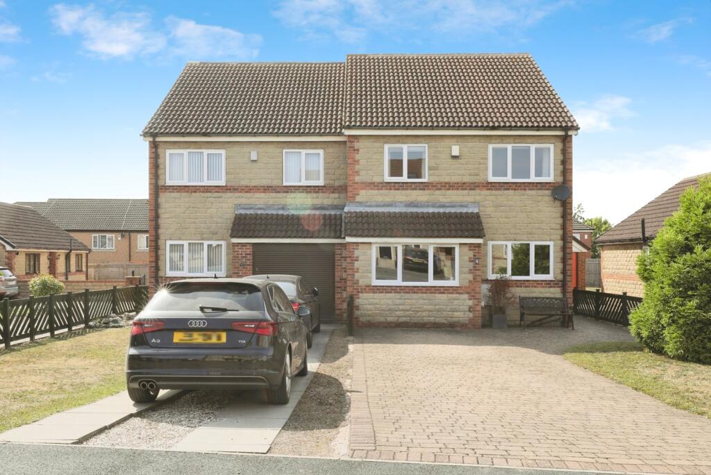 3-bed semi-detached on Galway Mews, Harworth, Doncaster, Nottinghamshire, DN11, £220,000