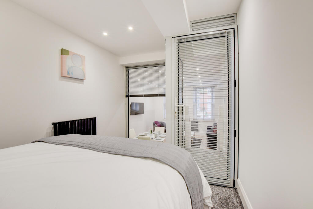 Apartment in Cardiff, Crockherbtown, Castle - View 5