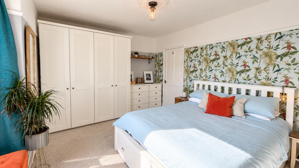 House in Hastings, High Wickham - More