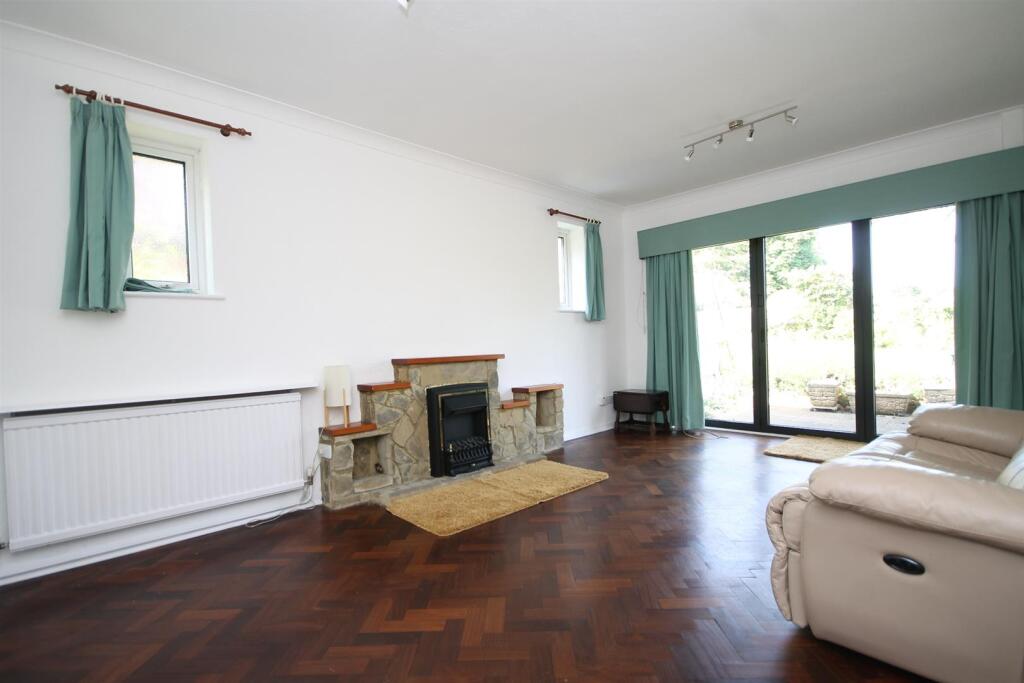 House in Mole Valley, Great Bookham - View 5
