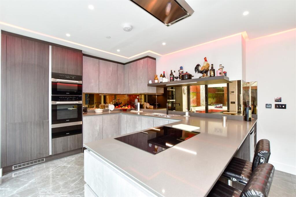 House in Canterbury, Stuppington, Longport - View 4