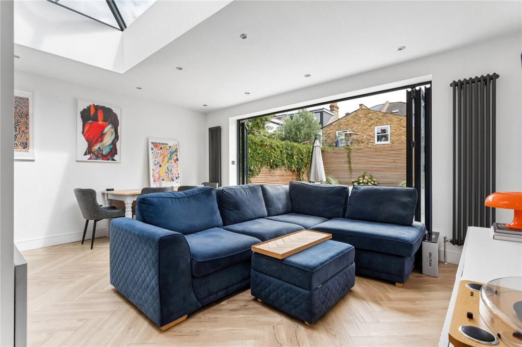 Apartment in London, Summerstown - View 2