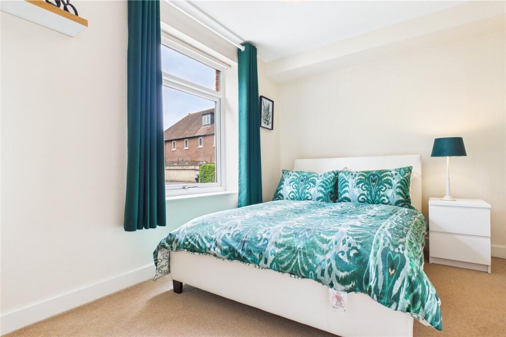 Reading Road, Pangbourne, Reading, Berkshire, RG8 photo 3