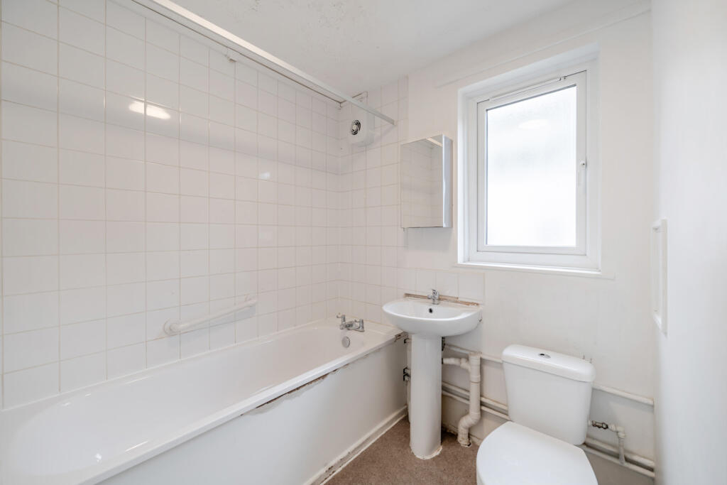 Apartment in London, Cossall Estate, Peckham - More