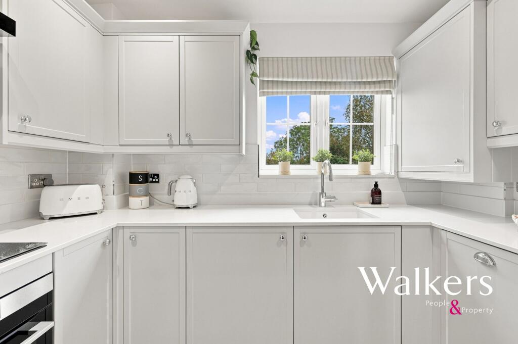 Apartment in Romford - View 5