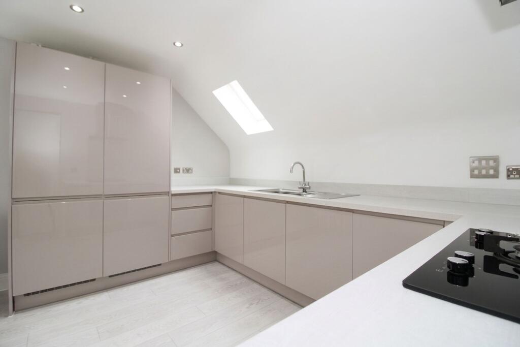 352 Amersham Road, Hazlemere, HP15 - View 3