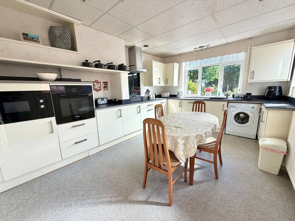 House in Northampton, West Northamptonshire - More