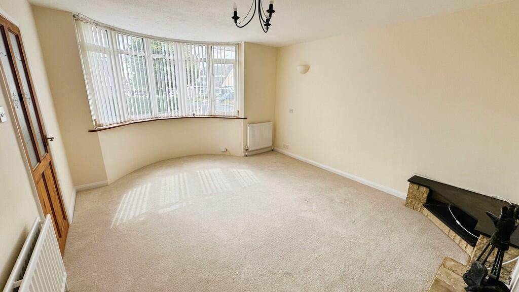 Langholm Avenue, Warminster - View 3