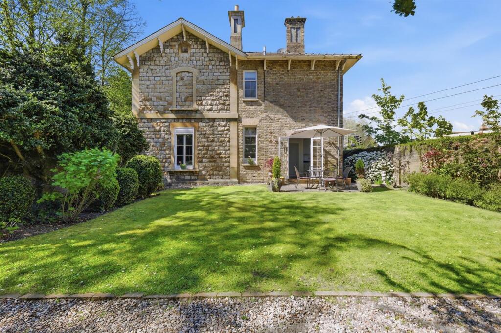 Main image of property: AMWELL END - WARE - BEAUTIFUL PERIOD HOME