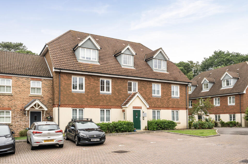 Main image of property: 1 Endeavour Place, Columbus Drive, Sarisbury Green, Fareham