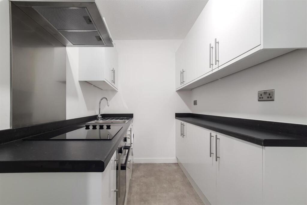 Kildare Walk, Poplar, E14 photo 3
