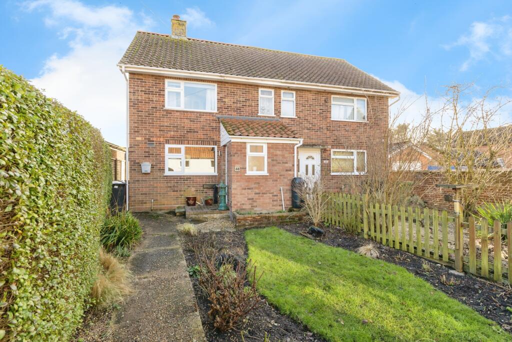 2-bed semi-detached on 32 Pople Street, £260,000